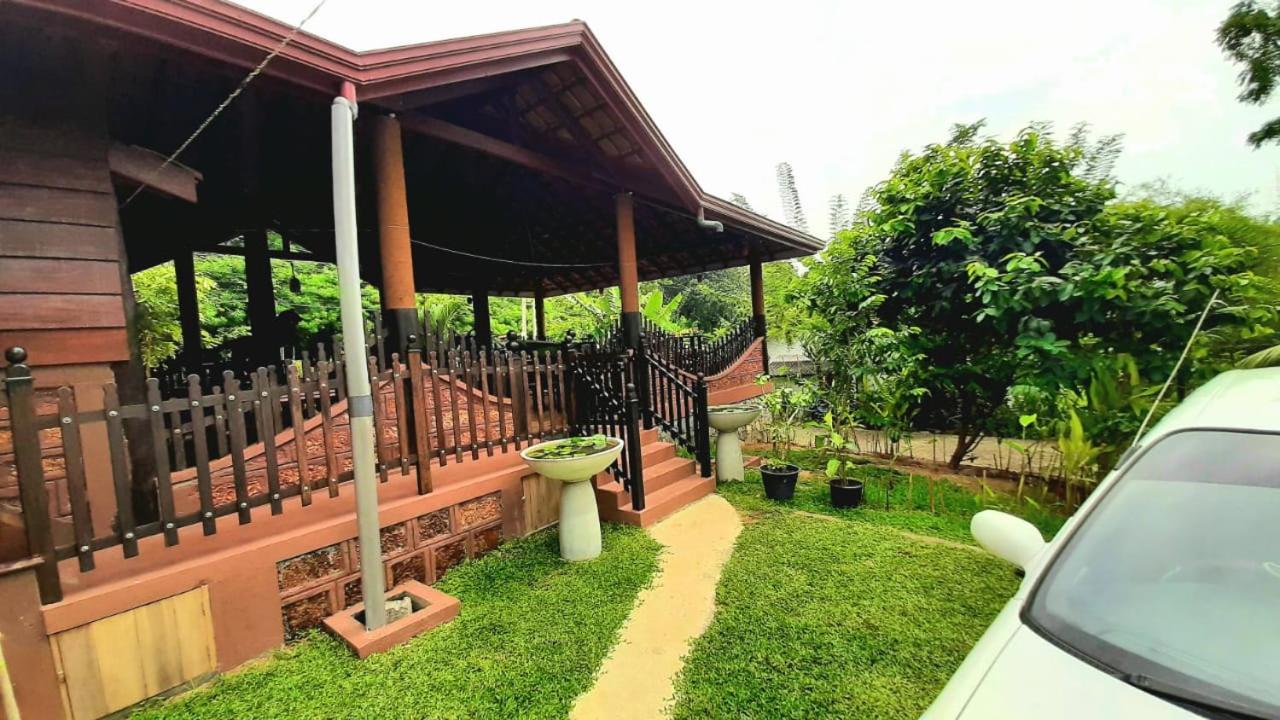 Loveena By H.S. Restaurant & Guest Tangalle Esterno foto